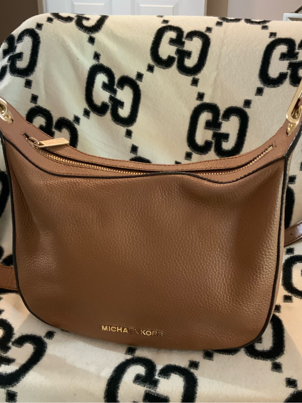 Michael Kors Cognac purse/sidebody